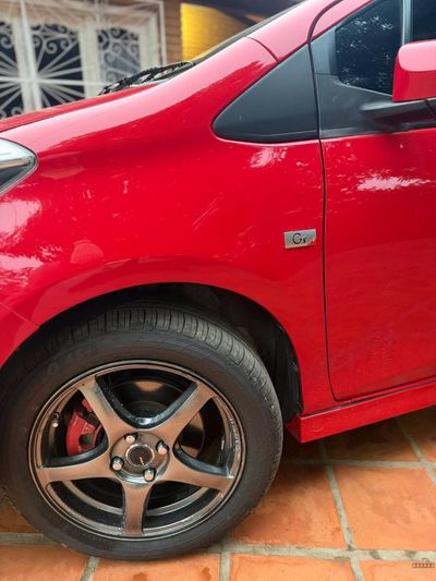 Toyota Vitz miniatura 6