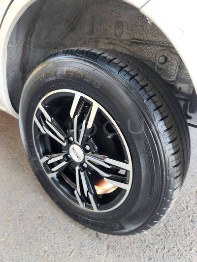 Toyota Sienta miniatura 3