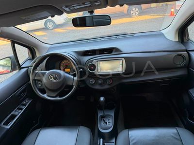 Toyota Vitz miniatura 10