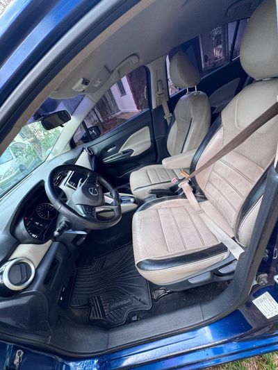 Nissan Versa miniatura 8