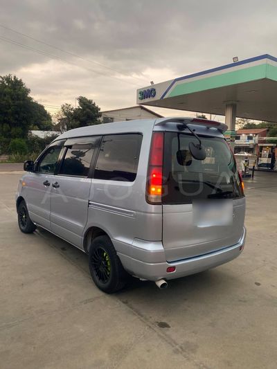 Toyota Noah miniatura 14