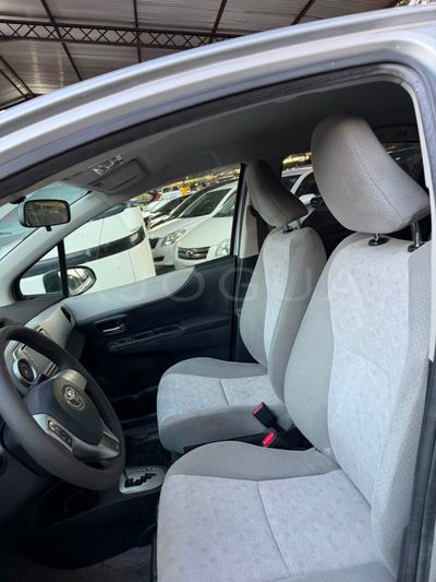 Toyota Vitz miniatura 3