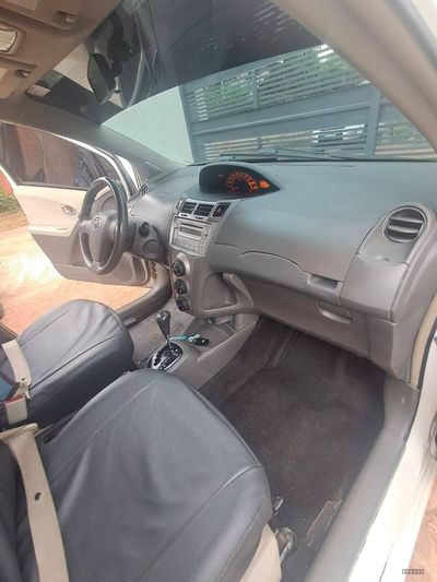Toyota Vitz miniatura 7