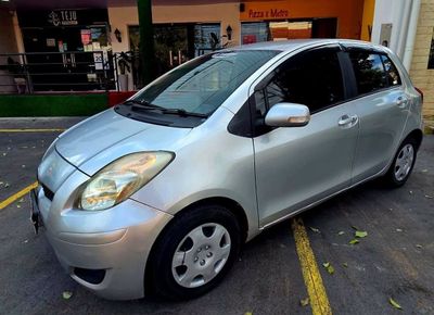 Toyota Vitz miniatura 2