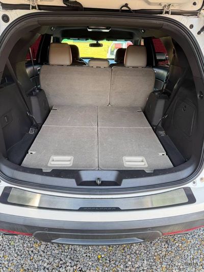 Ford Explorer miniatura 7