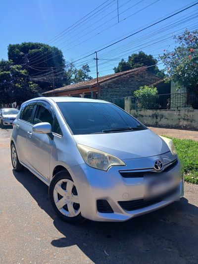 Toyota Ractis miniatura 2