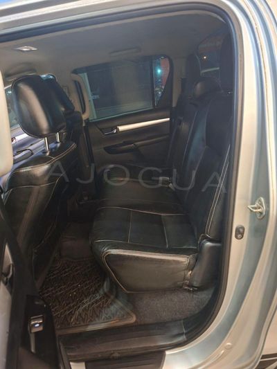 Toyota Hilux miniatura 8