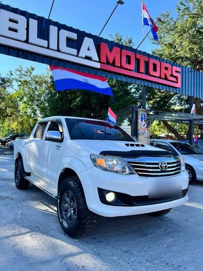 Toyota Hilux miniatura 3