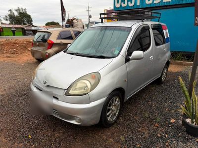 Toyota FunCargo thumbnail 1