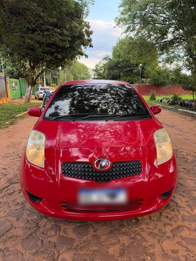 Toyota Vitz miniatura 2
