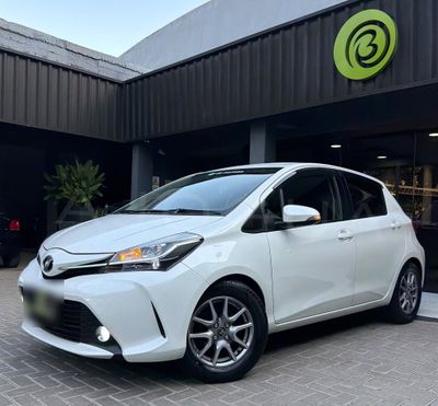 Toyota Vitz miniatura 10
