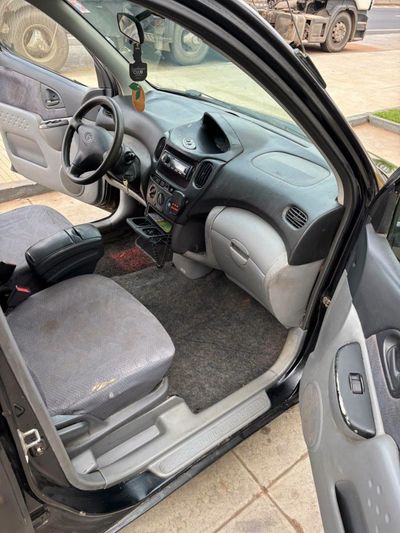 Toyota FunCargo miniatura 6