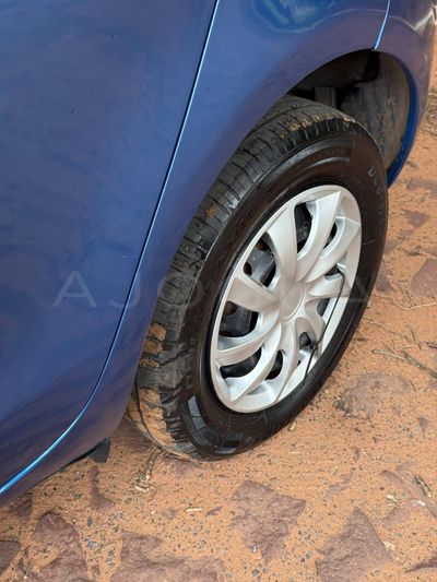 Toyota Vitz miniatura 10