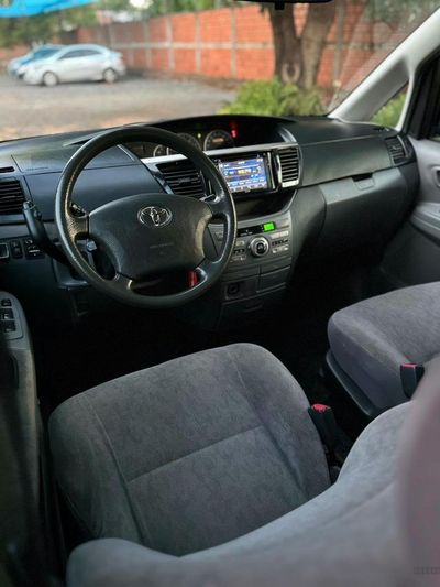 Toyota Voxy miniatura 8