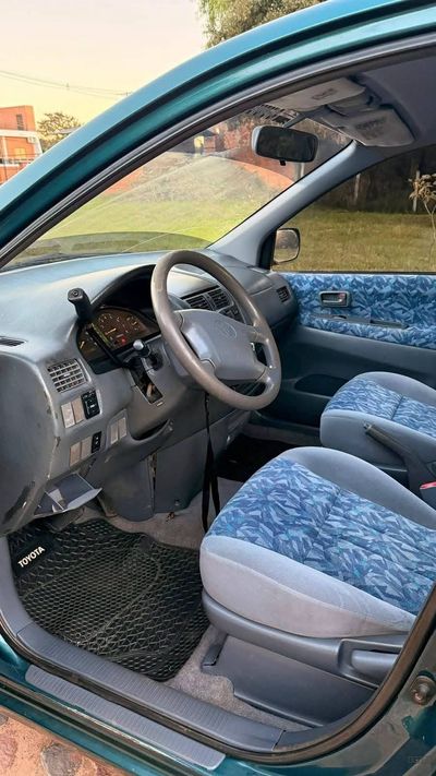 Toyota Ipsum miniatura 4