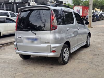 Toyota FunCargo miniatura 2