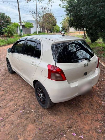 Toyota Vitz miniatura 7