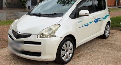 Toyota Ractis miniatura 3