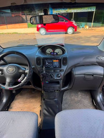 Toyota FunCargo miniatura 8