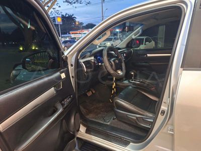 Toyota Hilux miniatura 12