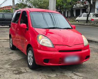 Toyota FunCargo miniatura 2