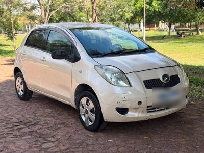 Toyota Vitz miniatura 2