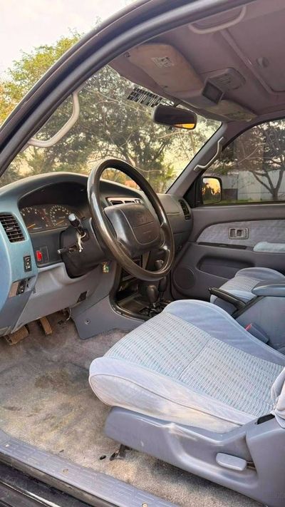 Toyota Hilux Surf miniatura 5