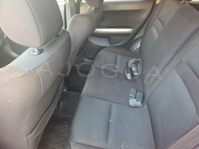 Toyota Ist miniatura 11