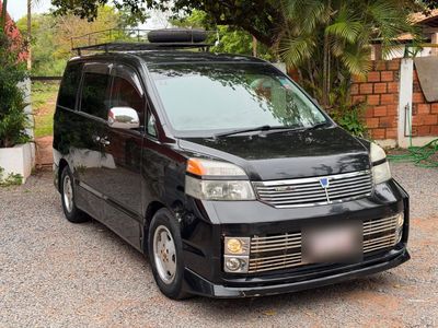 Toyota Voxy 2003