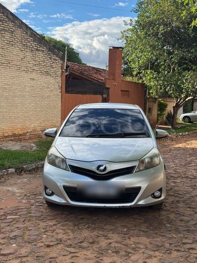 Toyota Vitz miniatura 2