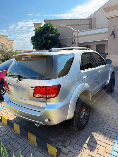 Toyota Fortuner miniatura 15