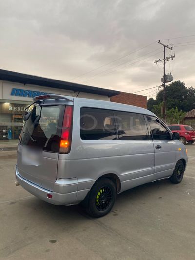 Toyota Noah miniatura 4