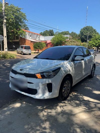 Kia Rio miniatura 2