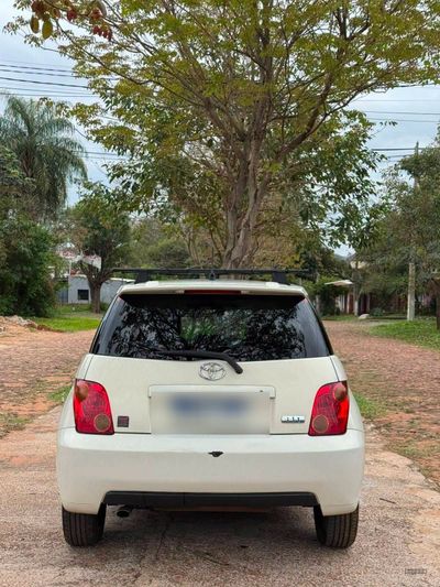 Toyota Ist miniatura 5