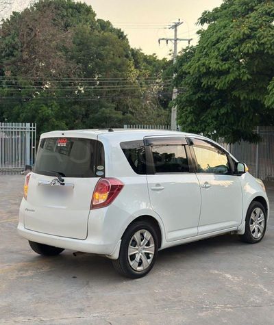 Toyota Ractis miniatura 7