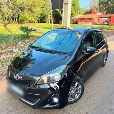 Toyota Vitz miniatura 3