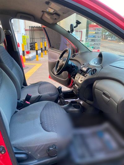 Toyota Vitz miniatura 11