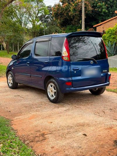 Toyota FunCargo miniatura 5