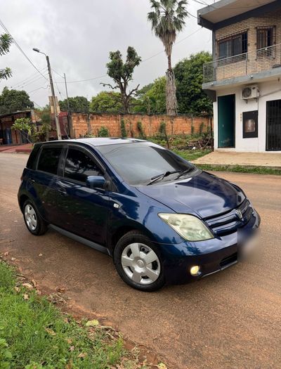 Toyota Ist miniatura 2