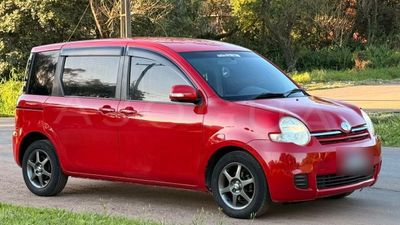 Toyota Sienta 2011