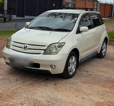 Toyota Ist miniatura 2