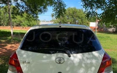 Toyota Vitz miniatura 4