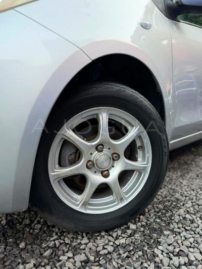 Toyota Vitz miniatura 6