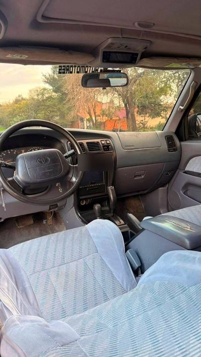 Toyota Hilux Surf miniatura 6