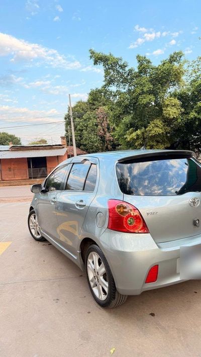 Toyota Vitz miniatura 10