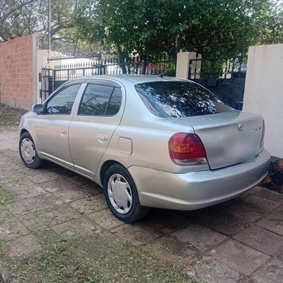 Toyota Platz miniatura 4
