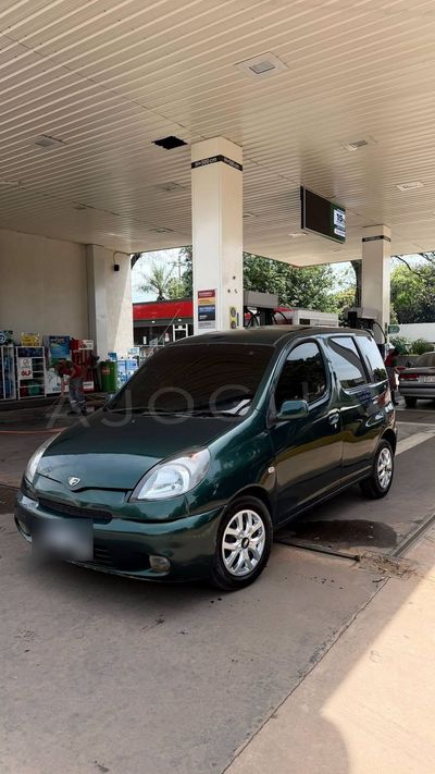 Toyota FunCargo miniatura 9