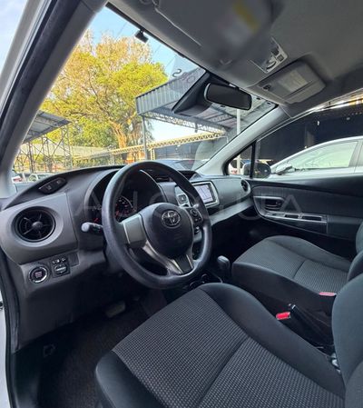 Toyota Vitz miniatura 14