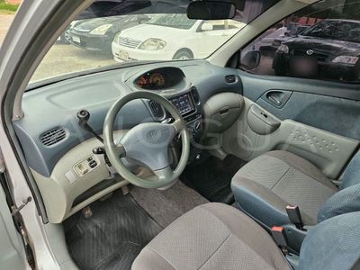 Toyota FunCargo miniatura 9