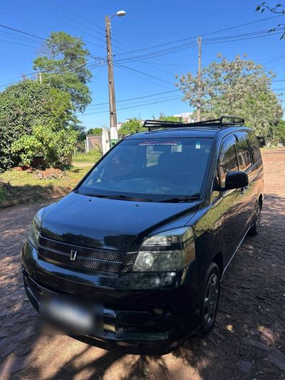 Toyota Voxy miniatura 10